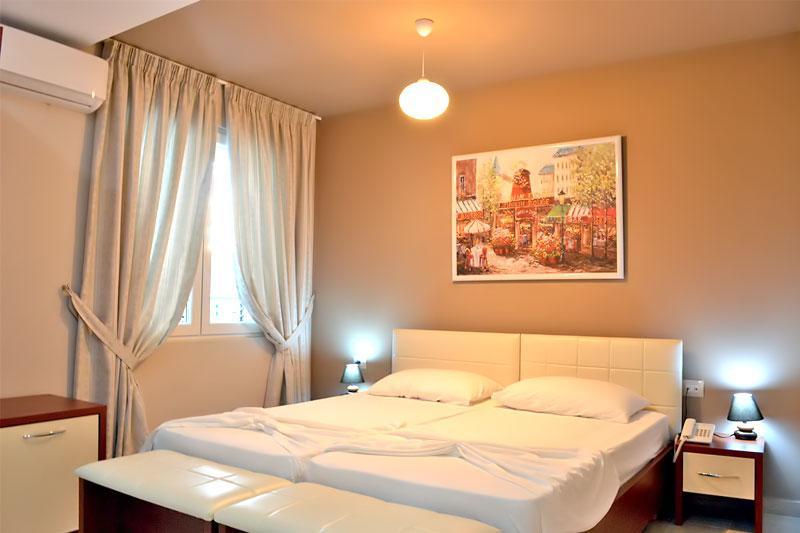 Vila Ada Hotel ติรานา ภายนอก รูปภาพ