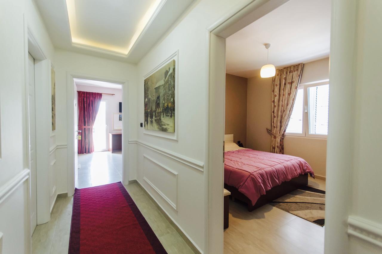 Vila Ada Hotel ติรานา ภายนอก รูปภาพ