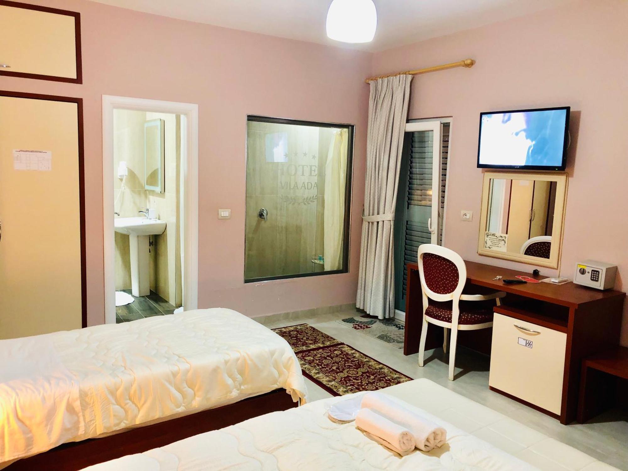 Vila Ada Hotel ติรานา ภายนอก รูปภาพ